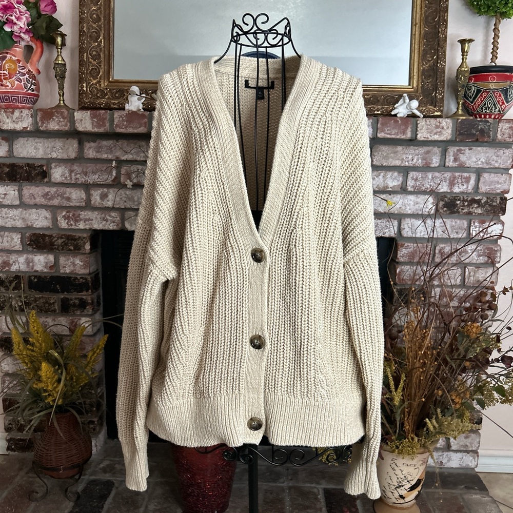 NWOT Banana Republic Women’s Cream Chunky Knit V-Neck Button Up Cardigan